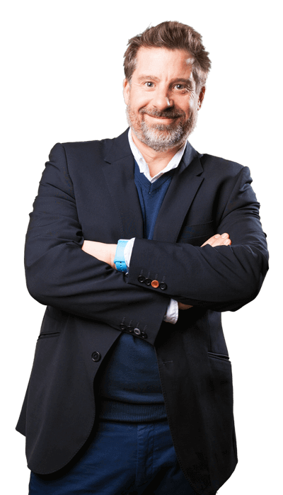Hombre feliz por oficina virual online